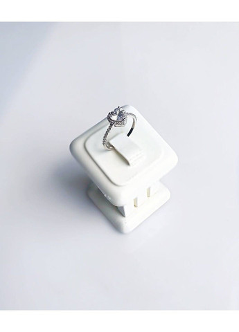 Кольцо из серебра с фианитами 18р UMAX (291018250)