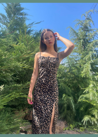 Черное платье на бретельках в принт Nositi с абстрактным узором