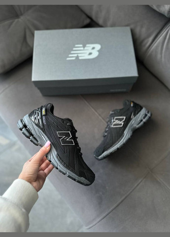 Черные всесезонные кроссовки Vakko