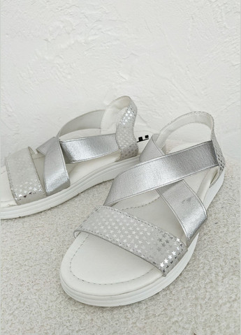 Стильні сріблясті босоніжки без застібок для дівчинки InFashion Босоніжки (322581968)