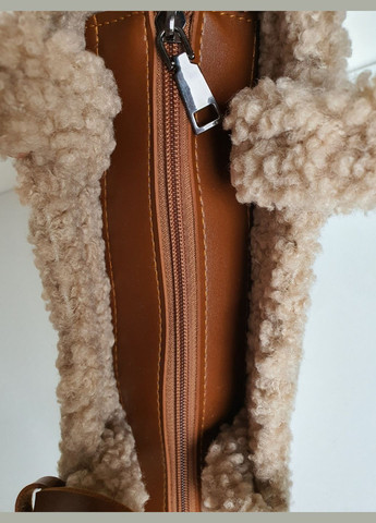 Женская меховая сумка-шопер бежевого цвета на зиму "Rami bag" искусственный мех и экокожа JUGO rami 1 (288577277)