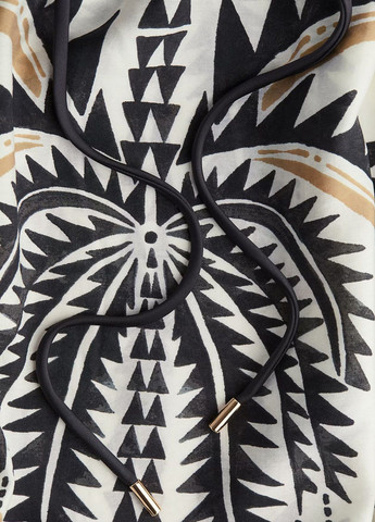 Белое кэжуал платье H&M с абстрактным узором