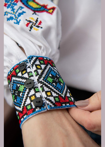 Белая женская блузка с вышивкой орнамент с голубями белая. Україна