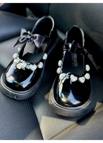 Туфлі для дівчинки лаковані з сердечками колір чорний 10903 No Brand (349444838)