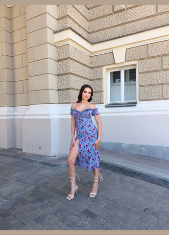 Блакитна повсякденний, кежуал сукня жіноча блакитна в квіточку софт lb-703bl силуетна, з відкритими плечима LilBrand з квітковим принтом