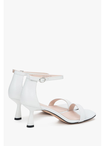 Белые босоножки, цвет белый Estro