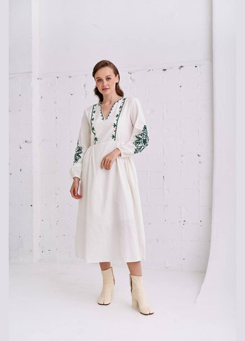 Молочный зимний женское вышитое платье вдохновение с зеленым ESQ 1689