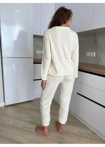 Белая пижама женская флисовая кремовая с мишкой. теплая плюшевая женская пижама айвори с принтом медведя. No Brand