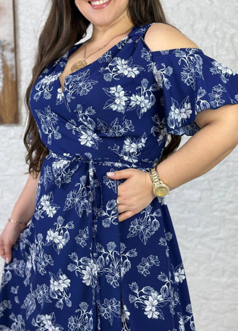 Синя повсякденний вишукана легка літня міді сукня на запах з квітковим візерунком та короткими рукавами з вирізами на плечах на запах Україна з квітковим принтом