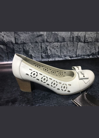 Alpina Перфоровані туфлі білого кольору, білий з натуральна шкіра, словенія — демісезон (303426712)