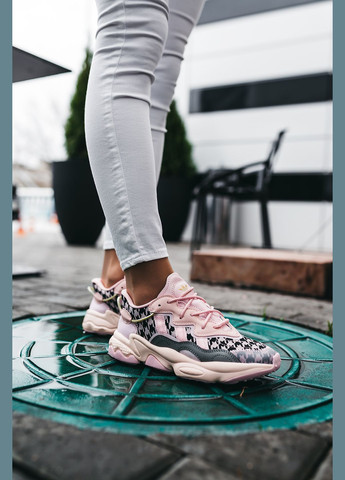 Цветные демисезонные кроссовки женские adidas Ozweego Pink
