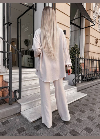 Светло-бежевый демисезонный брючный костюм из креп жатки No Brand