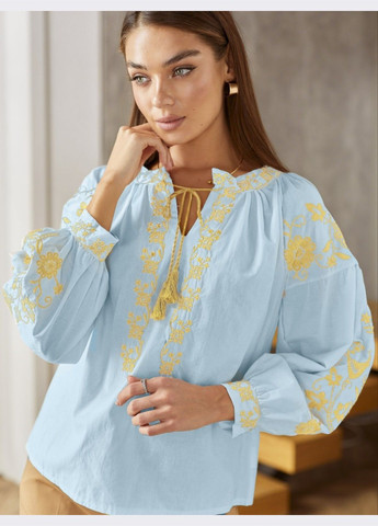 Блакитна блузка вільного крою з контрастною вишивкою блакитна Dressa
