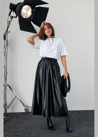 Черная повседневная, вечерний однотонная юбка фасона полусолнце из эко кожи Liton клешированная-солнце