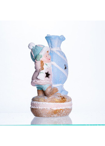 Новорічна декоративна фігурка з підсвіткою 12×9×20.5 см Новорічний декор Дитина з цукеркою з порцеляни CR-6-12 (A-041022) Yiwu (365813405)