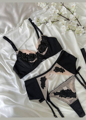 Чорний ніжний комплект жіночого білизни з поясом та гартерами Simply sexy