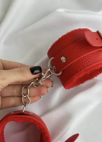 Наручники з хутром БДСМ червоні No Brand (316426962)