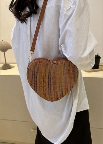 Жіноча сумка 8270 крос-боді Серце коричнева No Brand (303323035)