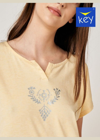 Желтая всесезон женская пижама atlantic футболка + шорты Key