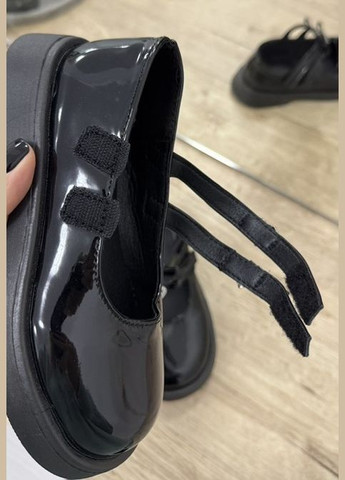 Черные туфли для девочки на липучке без каблука BabyStyle