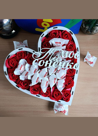 Подарунковий бокс із цукерками та трояндами для дівчини (ar182) No Brand (320777946)