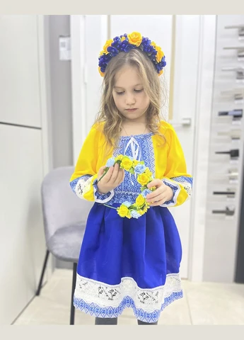 Біла костюм вишиванка для дівчинки класичний жовто-синій (359472861)