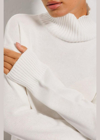 Молочный демисезонный женский вязаный свитер светло-молочный Modna KAZKA