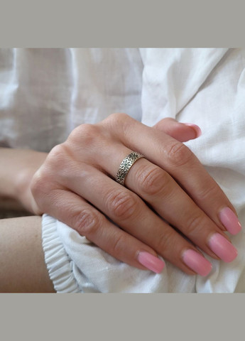 Срібна каблучка Вишиванка із Зеленими каменями розмір срібло 925 проби Чорнене No Brand (306743291)