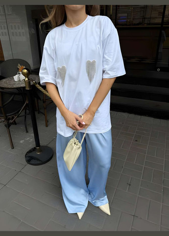 Женская качественная хлопковая футболка оверсайз с сердечками на груди красный хлопок стразы Україна - (339402886)