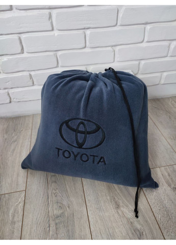 Плед и подушка с чехлом вышивка "TOYOTA" 1.5*1.8 м плед, 40*40 см подушка, 50*50 см чехол. No Brand (369717444)