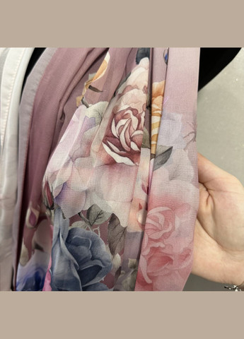 Жіночий шифоновий шарф з квітковим малюнком комбіновані кольори персиковий та гранатовий розмір 140*180 см No Brand (327415074)