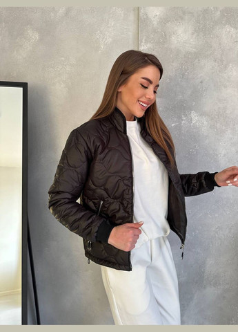 Чорна демісезонна куртка стежка коротка Adelante