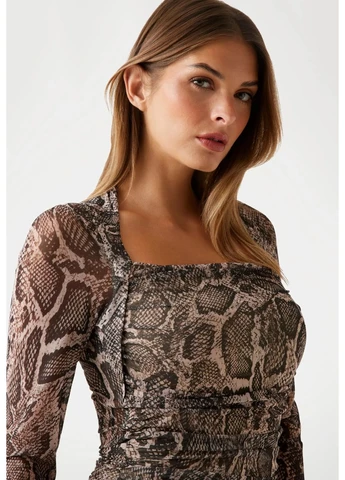 Коричневое кэжуал платье футляр Guess змеиный
