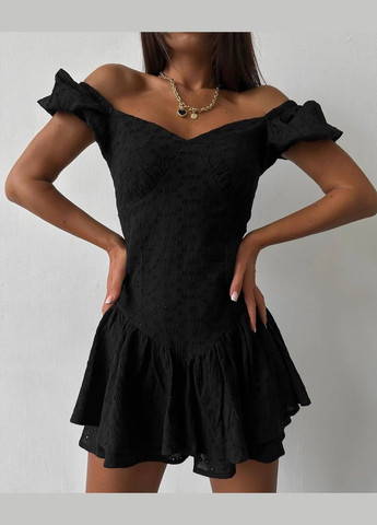 Черный комбинезон из лёгкой и приятной к телу ткани No Brand 685-1 однотонный чёрный