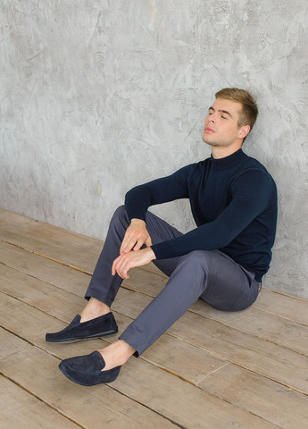 Темно-синий мужской тонкий свитер "стойка" SVTR