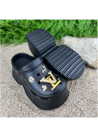 Крокси жiночi з джибiтсами на платформi Е-0010837-1 Чорнi No Brand (331738041)