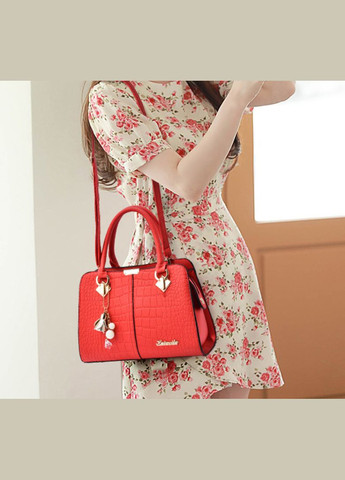 Жіноча сумка рептилія з брелоком Червоний No Brand (334730299)