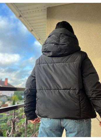 Черная демисезонная куртка женская 9068 оверсайз укороченная надпись впереди с капюшоном Lady yep