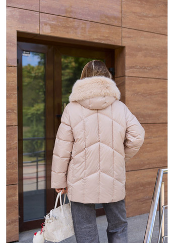 Бежевая зимняя куртка MN