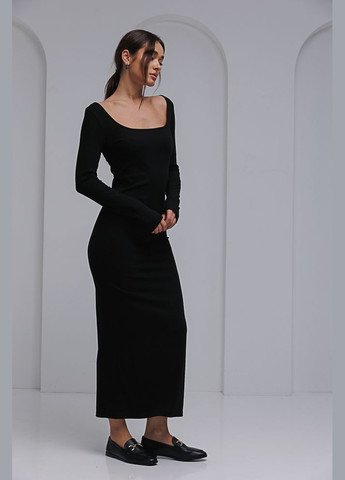 Чорна сукня з трикотажу в чорний рубчик з квадратною горловиною Arjen