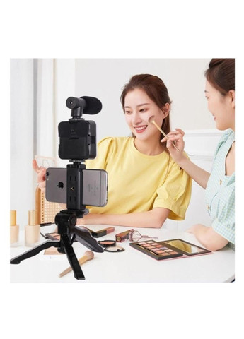 Набір блогера 4в1, тринога для телефону з мікрофоном та спалахом No Brand (362680635)