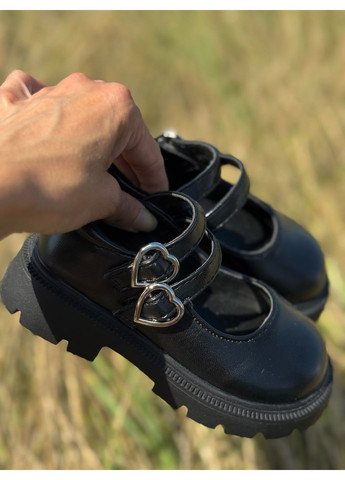 Стильні лофери для дівчинки з сердечками колір чорний 10904 No Brand (350198008)