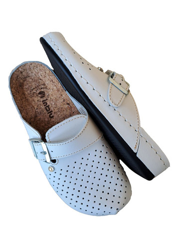 Белые тапочки-шлепанцы женские кожаные закрытые Inblu с перфорацией