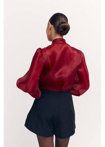 Бордовая женская блузка с рукавами-фонариками и бантом на шее. MonCher