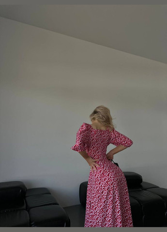 Червона красива літня червона сукня в квітковому принті з якісного софту, сукня з коротким рукавом та відкритим декольте No Brand