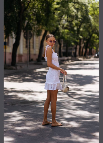 Белое праздничный, повседневный, кэжуал, коктейльное сарафан из прошвы на подкладе с открытыми плечами, силуэтная Україна однотонное