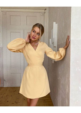 Жовтий вечірня приталена сукня на запах довжини міні на запах MonCher