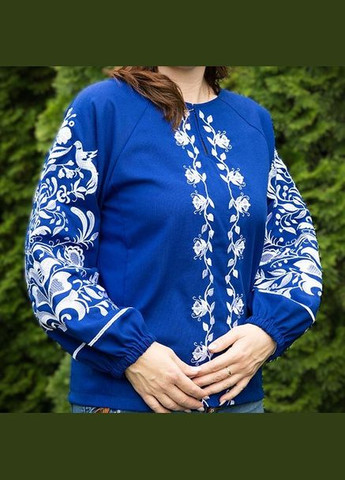 Синяя женская вышиванка с белой вышивкой на синем холсте, элегантная блузка с цветочным орнаментом узор цветочный свободная, прямой, приталенная лен (324117388)