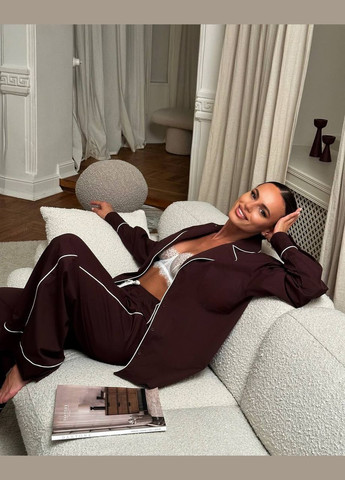 Жіночий шовковий костюм Avanti (331738011)