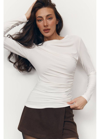 Женский приталенный лонгслив с драпировкой. MonCher (369556677)